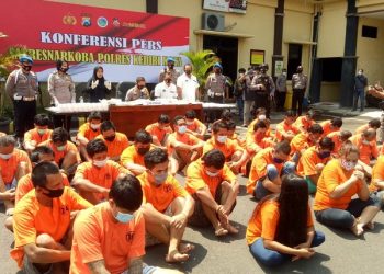 Puluhan pengedar narkoba diamankan di Mapolresta Kediri. Foto: Bacaini/Novira