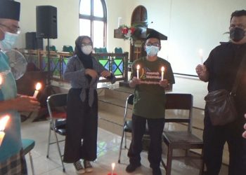 Aksi solidaritas lintas agama di GKJW Jombang. Foto: Bacaini/Syailendra