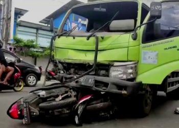 Terobos Lampu Merah, Truk Sambar 6 Kendaraan, 1 Tewas