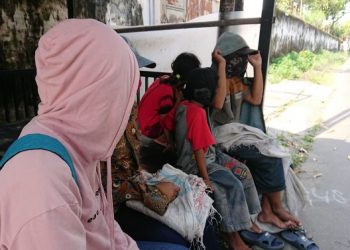 Kisah Novi, Remaja Pemulung Yang Ingin Adiknya Jadi Polisi
