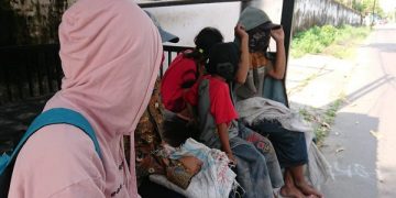 Kisah Novi, Remaja Pemulung Yang Ingin Adiknya Jadi Polisi