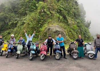 Ngabuburit dan Berbagi Komunitas Dolan Numpak Vespa Kediri