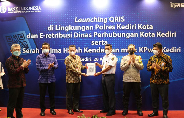 Terapkan QRIS, Dishub Kota Kediri Terima Penghargaan Bank Indonesia