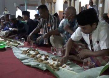 Hindari Balak, Warga Jombang Gelar Ritual Nasi Liwet