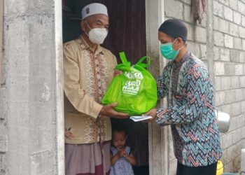 Sering Dilupakan, Puluhan Guru Ngaji Terima Santunan Ramadhan