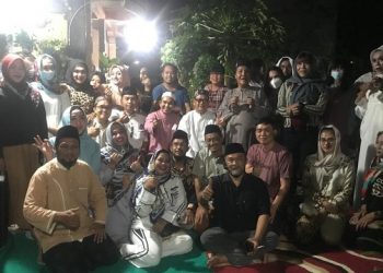 Pengajian yang diikuti waria di Kediri.