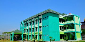 Brakkk!! Atap Gedung IAIN Kediri Roboh Saat Acara Berlangsung