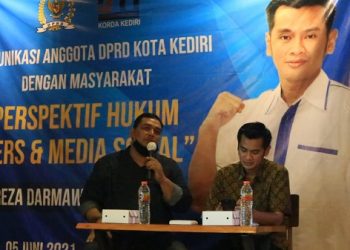 Diskusi perspektif hukum pers dan media sosial yang diselenggarakan IJTI Kediri. Foto: Bacaini/HTW