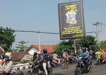 Baliho Mak Nor di Alun-alun Kediri Bikin Heboh