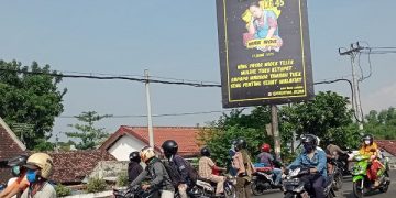 Baliho Mak Nor di Alun-alun Kediri Bikin Heboh