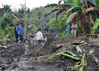 Akses Antar Kecamatan Trenggalek Putus Diterjang Longsor