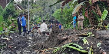 Akses Antar Kecamatan Trenggalek Putus Diterjang Longsor