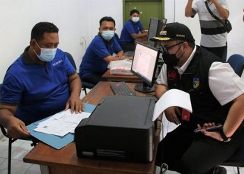 Mas Bup Ngantor di Balai Desa Tulungrejo