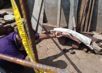 Warga Kediri menemukan mortir peninggalan masa lalu. Foto: Bacaini/Novira