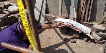 Gali Tanah, Pemilik Rumah Kaget Temukan Benda Ini