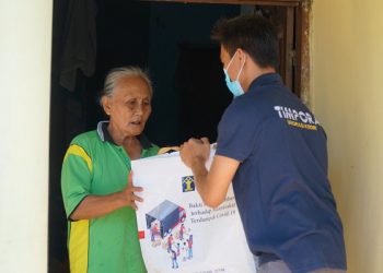 Pegawai Imigrasi Kediri Sisihkan Gaji Untuk Korban Pandemi