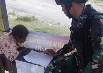 Kisah Anggota Yonif 521 Bertugas di Papua Dengan Pensil