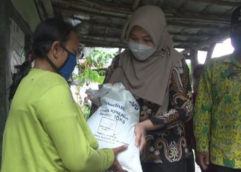 Beras Bulog Selamatkan Korban PHK di Jombang