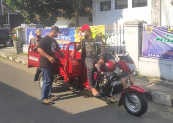 Ashari, Bergerak Sendiri Untuk Korban Pandemi