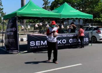 Suporter Persik Kediri Bagikan Sembako Gratis