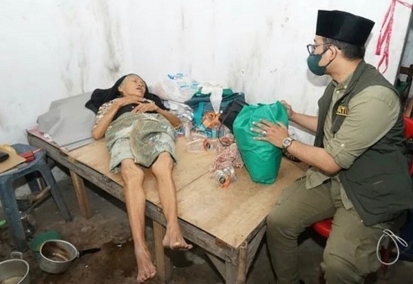 Nenek 82 Tahun Hidup Terlunta di Dekat Rumah Bupati Bangkalan