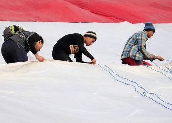 Bendera 40×60 Meter Dikibarkan di Bukit Klotok