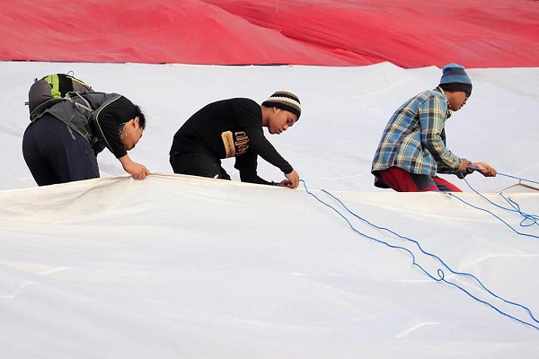 Bendera 40×60 Meter Dikibarkan di Bukit Klotok