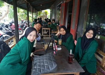 Mahasiswi IAIN Tulungagung nongkrong di SPL Cafe. Foto: IG SPL