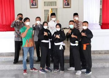 Pelepasan atlet peserta PON Papua 2021 oleh Bupati Bangkalan. Foto:Bacaini/Rusdi