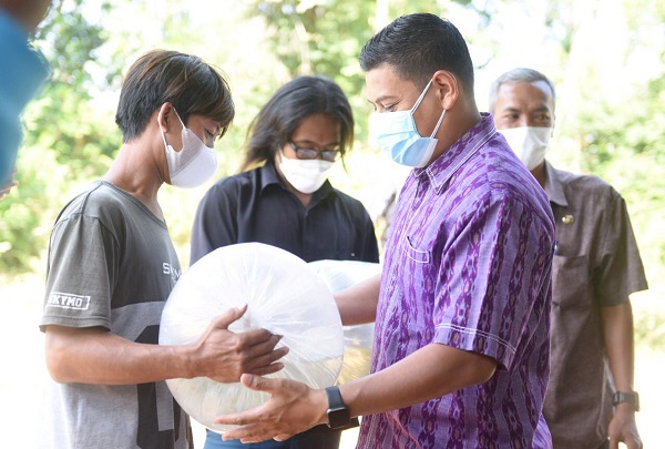 Ahmad Ishari, Tajir Dari Beternak Koi