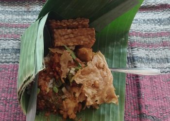 Nasi pecel Mbok Tin Tulungagung. Foto: Bacaini/ Aziz