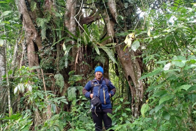 Menjelajahi Sarang Hantu Hutan Pamongan