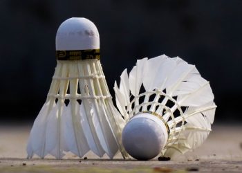 Melihat Produksi Shuttlecock Nganjuk
