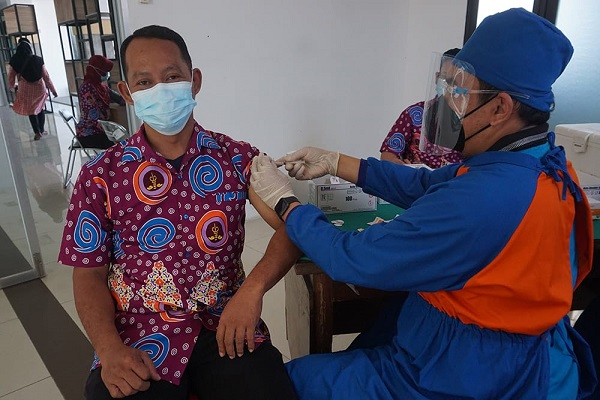 Pemkot Kediri Berikan vaksin Dosis 3 Untuk Nakes