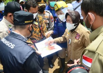 Mensos Pimpin Simulasi Warga Pacitan Hadapi Tsunami