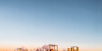 Nelayan Bangkalan Protes Pengeboran Sumur Minyak Pertamina