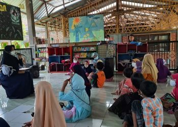 Peringati Hari Aksara, Anak-anak Mendongeng Bersama