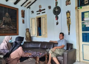 Membuat Warangka Keris, Profesi Yang Mulai Punah