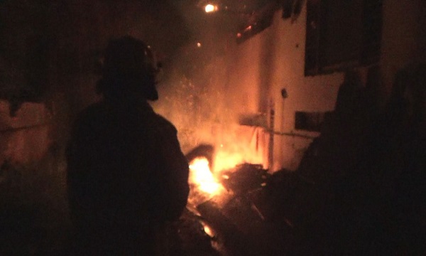 Rumah di Jombang Terbakar Sisa Api Sampah