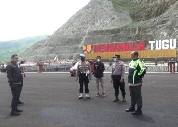 Polisi Sisir Bendungan Yang Akan Dikunjungi Jokowi