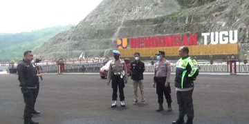 Polisi Sisir Bendungan Yang Akan Dikunjungi Jokowi