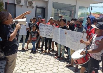 Rahmad Darmawan Dituntut Mundur Dari Madura United