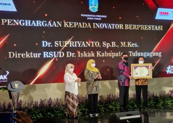 Direktur RSUD Iskak Tulungagung Terima Penghargaan Inovator Berprestasi