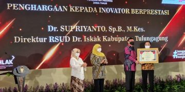 Direktur RSUD Iskak Tulungagung Terima Penghargaan Inovator Berprestasi
