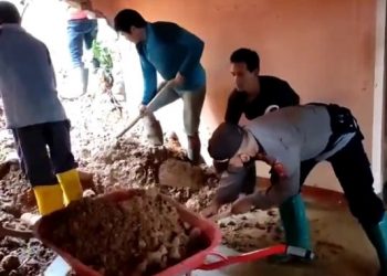 Satu Rumah Rusak Berat Tertimpa longsor