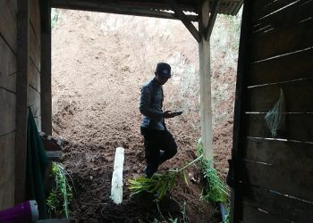 Longsor Trenggalek, Satu Rumah Tertimbun Tanah