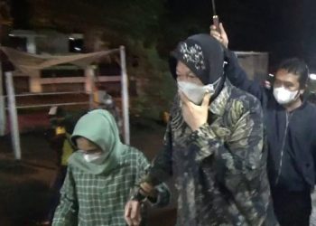 Mensos Risma Kunjungi Korban Pelecehan Seksual di Malang