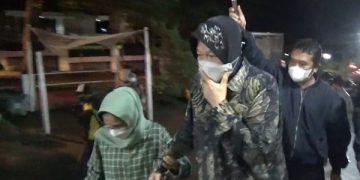 Mensos Risma Kunjungi Korban Pelecehan Seksual di Malang