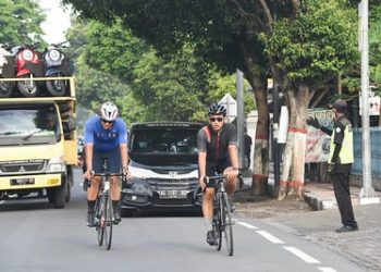 Bersepeda ke Blitar, Wali Kota Kediri Disambut Pantun