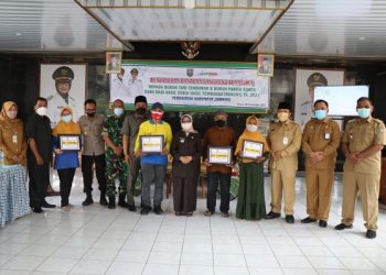 Penyerahan BLT DBHCHT Bagi Buruh Tani Tembakau dan Buruh Pabrik Rokok di Kabupaten Jombang Tahun 2021